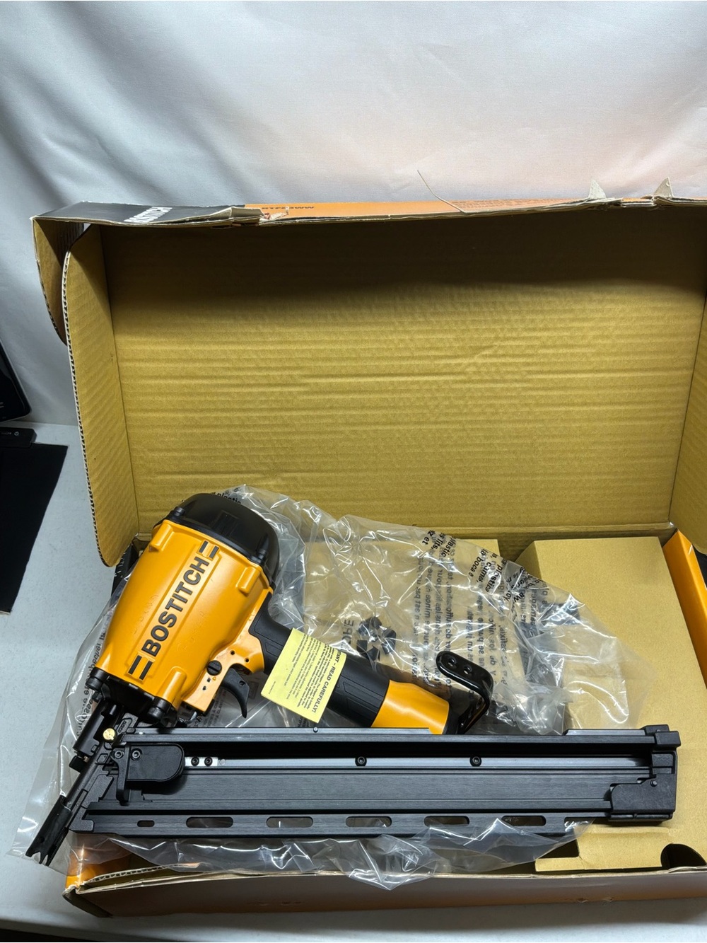 BOSTITCH Framing Nailer, Clipped Head, 2-Inch to 3-1/2-Inch, Pneumatic (BTF83WW)